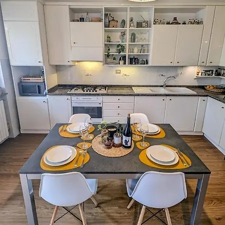 Apartment Palms - Grazioso E Ricercato Trilocale Con Veranda A 300m Dal Mare